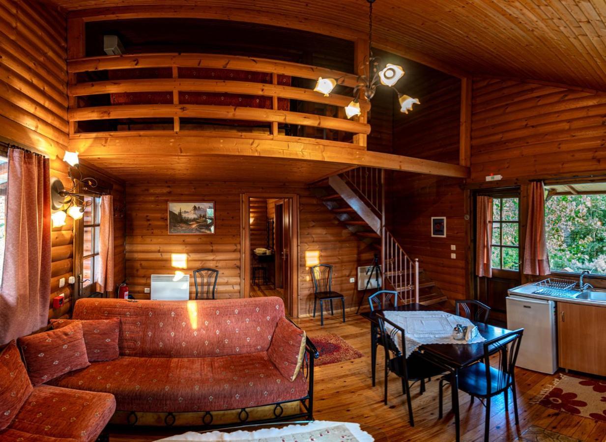 Chalet Likouresi Village Karpeníszi Kültér fotó