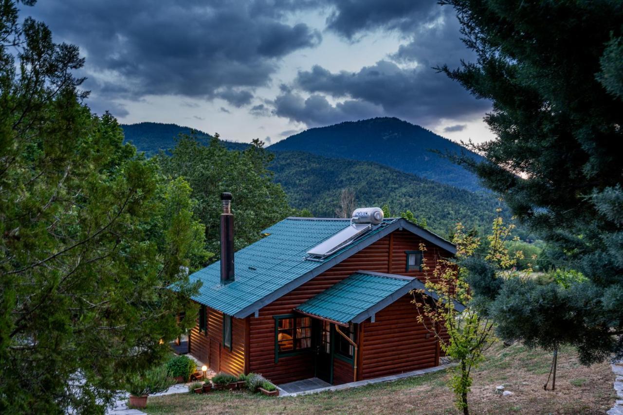 Chalet Likouresi Village Karpeníszi Kültér fotó