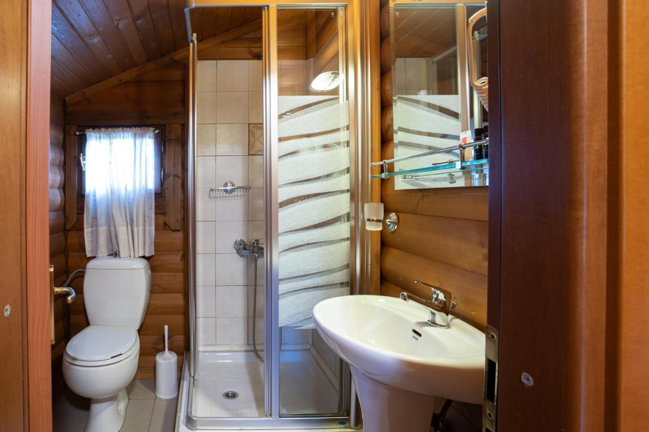 Chalet Likouresi Village Karpeníszi Kültér fotó